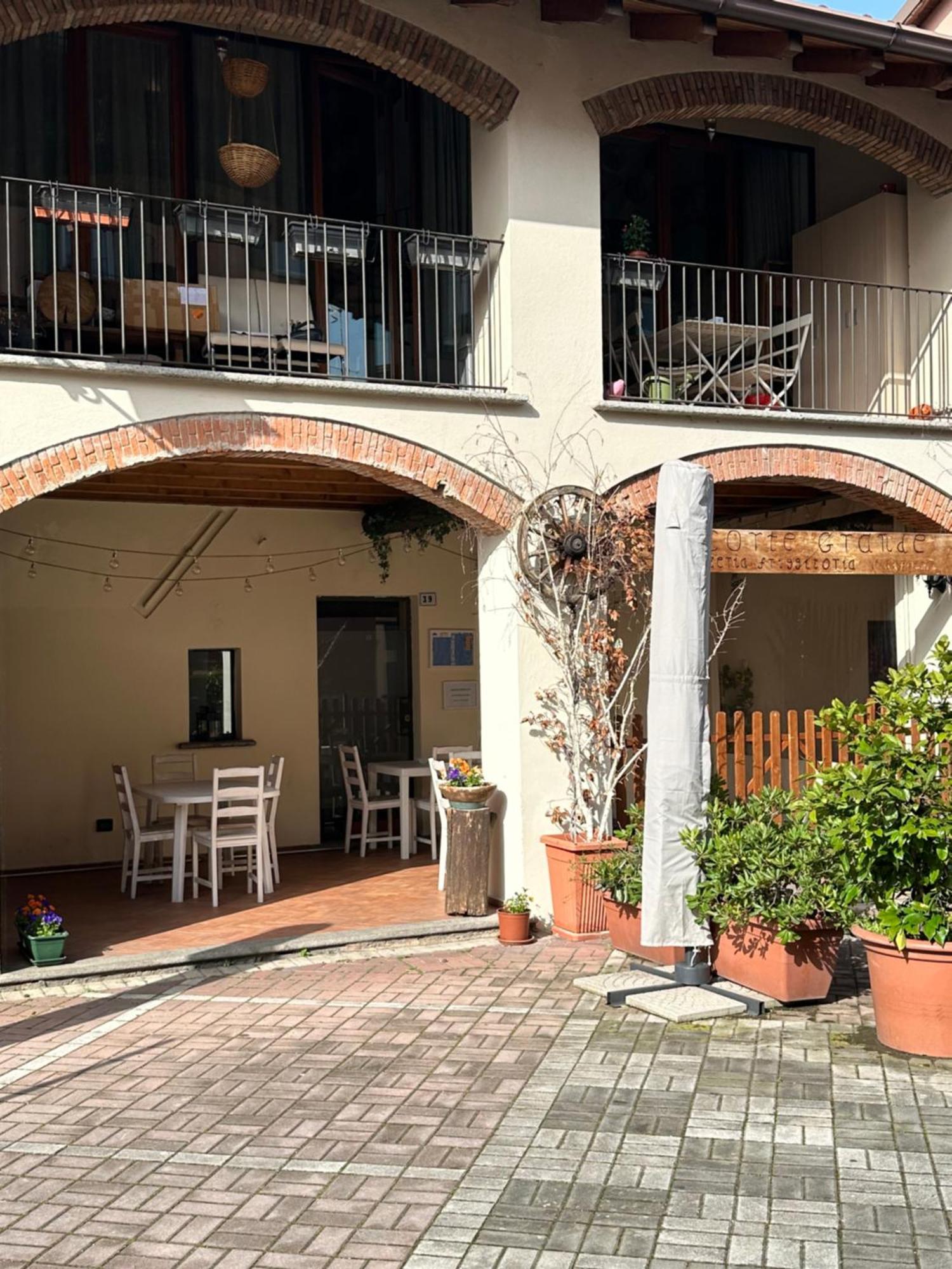 Corte Grande Apartment Lipomo Bagian luar foto